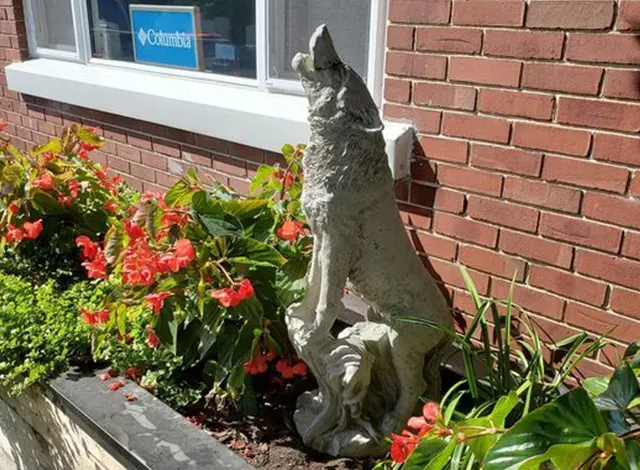 wolf-sculpture