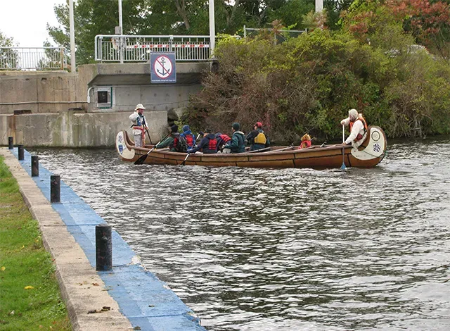 Voyageur-Canoe-Tour Fall-Colour Voyageur Canoe Tour