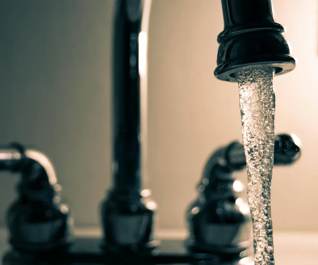 water Chrome kitchen sink with water coming our of the tap. Smiths Falls encourages lead testing for residents’ water safety