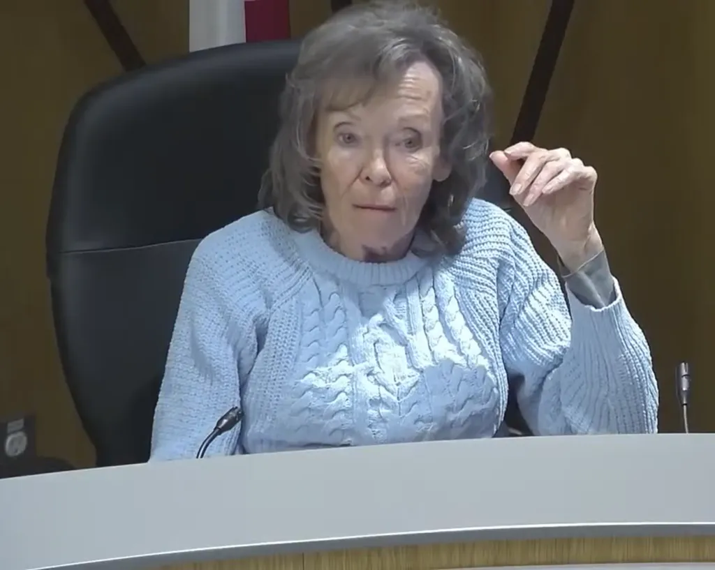 Coun. Dawn Quinn speaks with Hospital CEO Michael Cohen.