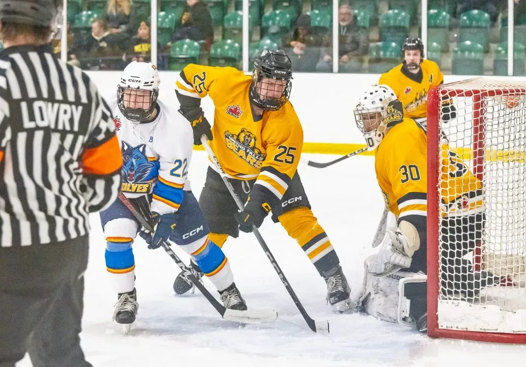 Smiths Falls Bears vs Renfrew Wolves on Nov. 14, 2025