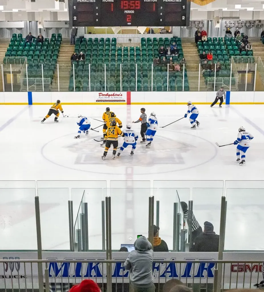 Smiths Falls Bears vs. Navan Grads Dec. 5, 2025