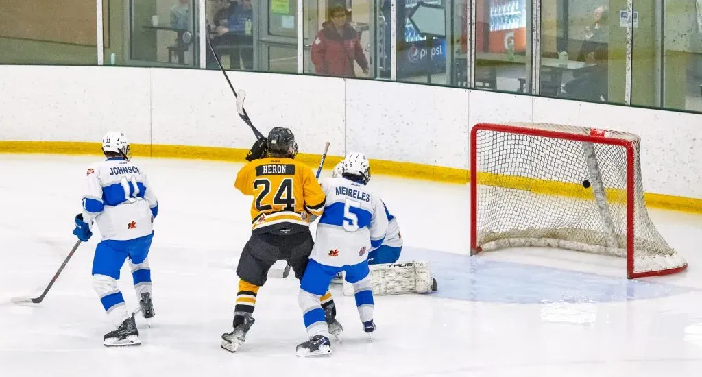 Smiths Falls Bears vs. Navan Grads Dec. 5, 2025